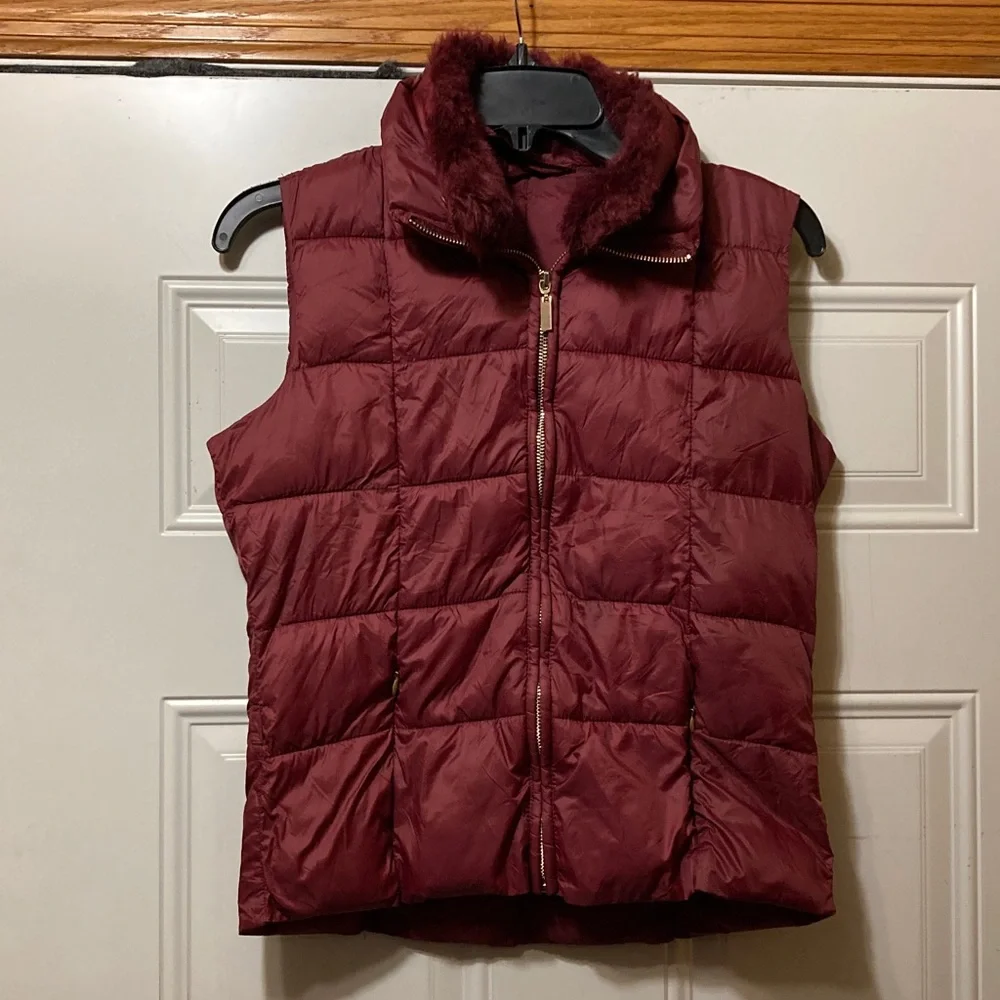 Burgundy‎ Puffer Vest with Faux Fur Collar M